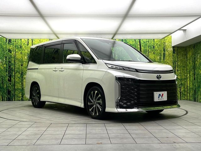 VOXY HYBRID