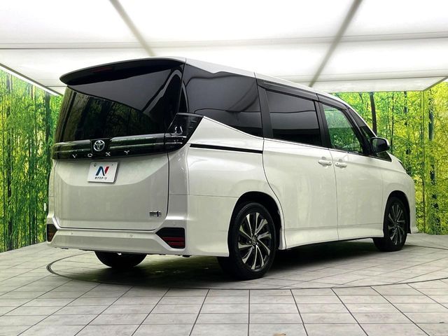 VOXY HYBRID