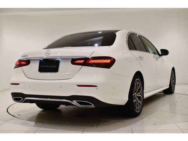 MERCEDES BENZ E class sedan