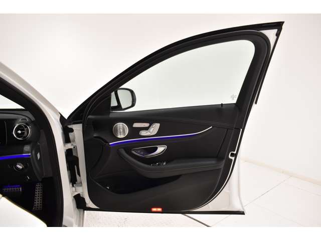 MERCEDES BENZ E class sedan