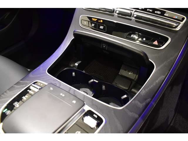 MERCEDES BENZ E class sedan