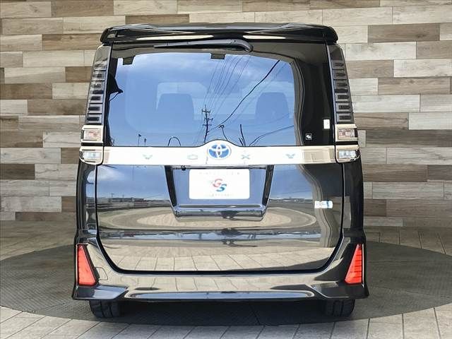 VOXY HYBRID
