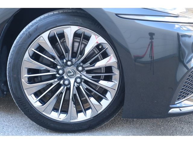 LEXUS LS500h 4WD