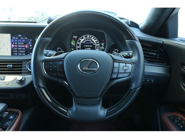 LEXUS LS500h 4WD