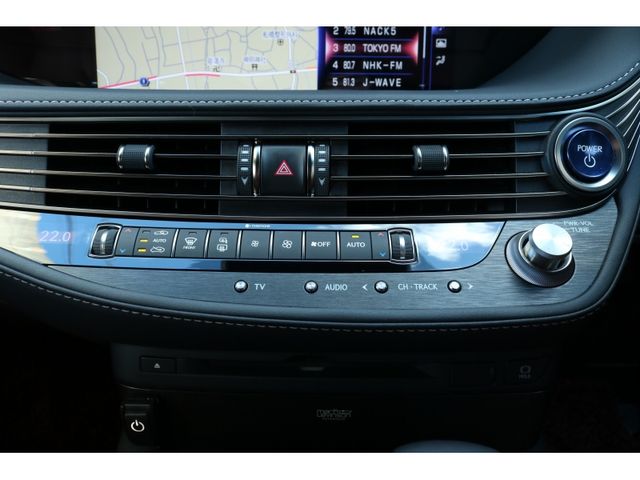 LEXUS LS500h 4WD