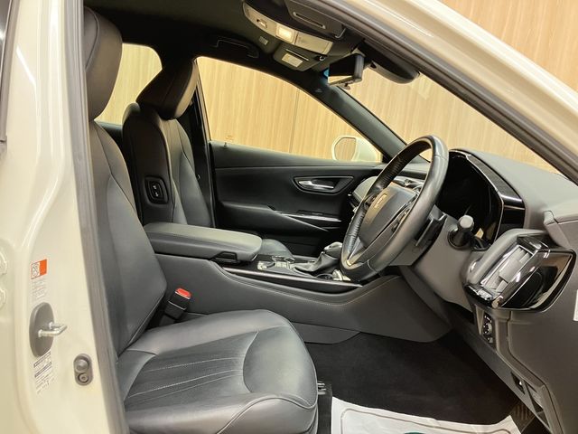 CROWN sedan hybrid