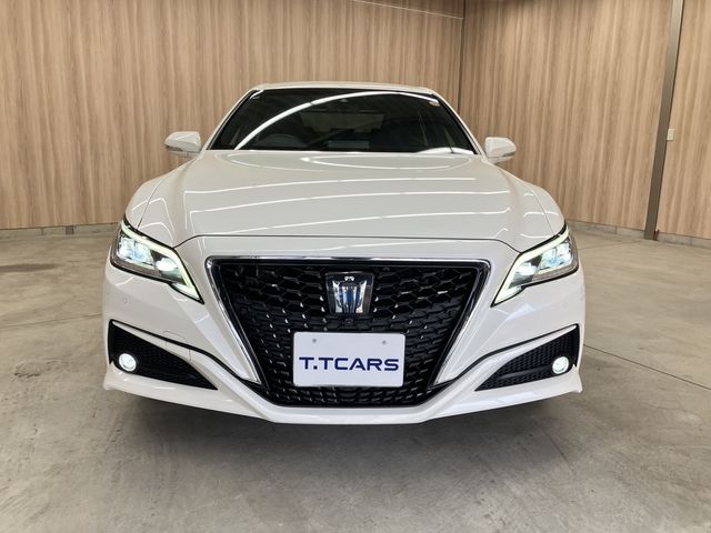 CROWN sedan hybrid