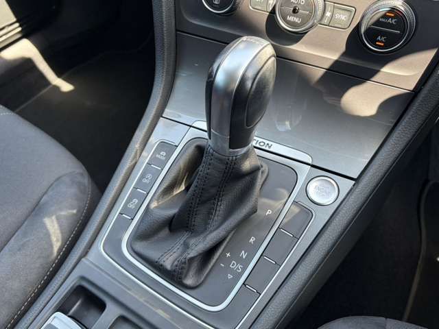 VOLKSWAGEN GOLF Alltrack