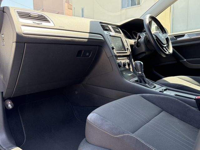 VOLKSWAGEN GOLF Alltrack