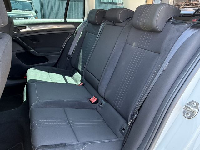 VOLKSWAGEN GOLF Alltrack