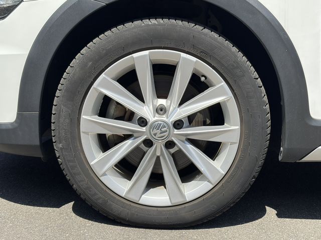 VOLKSWAGEN GOLF Alltrack