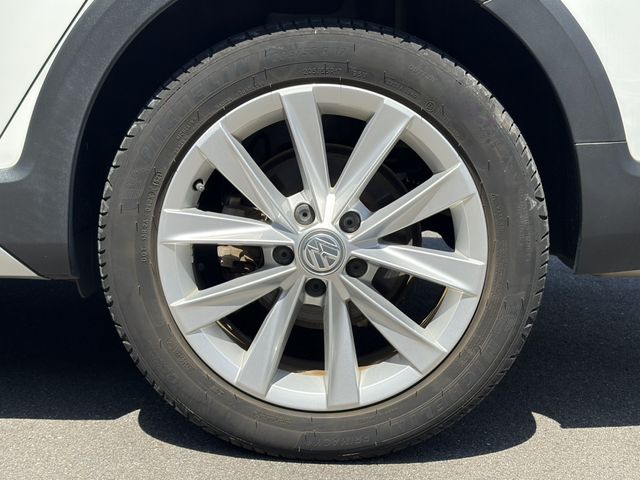 VOLKSWAGEN GOLF Alltrack