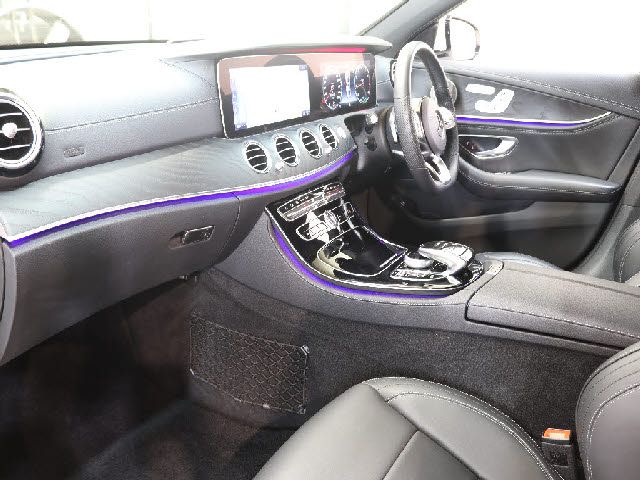 MERCEDES BENZ E class sedan