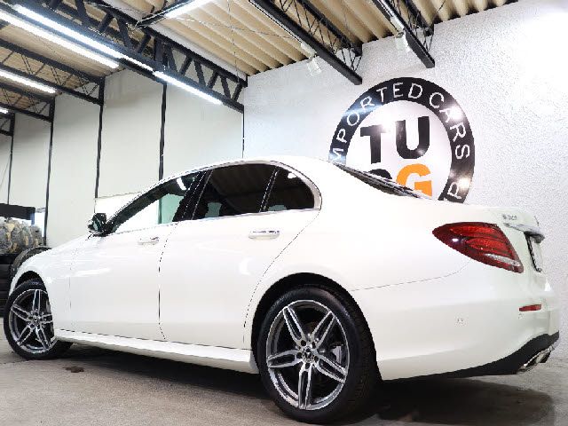 MERCEDES BENZ E class sedan