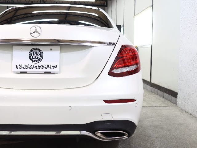 MERCEDES BENZ E class sedan