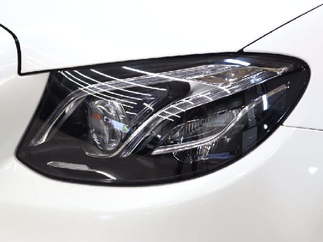 MERCEDES BENZ E class sedan