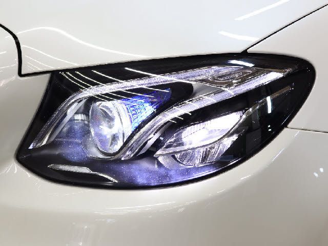 MERCEDES BENZ E class sedan