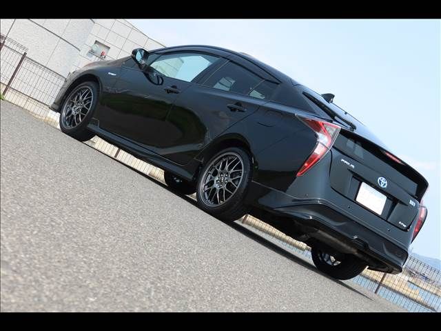 PRIUS 4WD