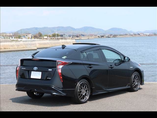 PRIUS 4WD