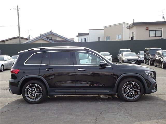 MERCEDES BENZ GLB