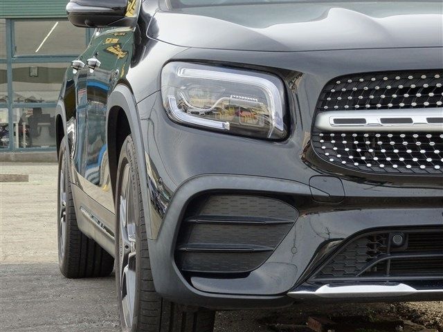 MERCEDES BENZ GLB