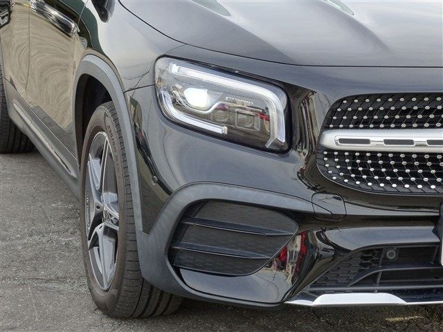 MERCEDES BENZ GLB