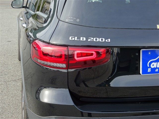 MERCEDES BENZ GLB