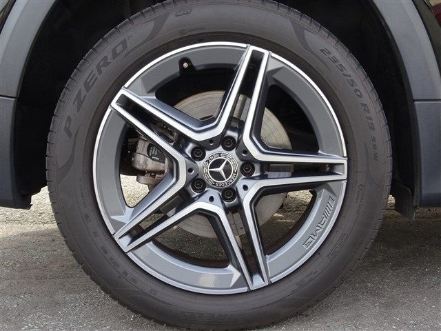 MERCEDES BENZ GLB
