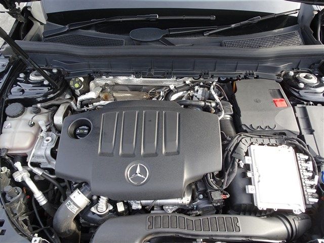 MERCEDES BENZ GLB