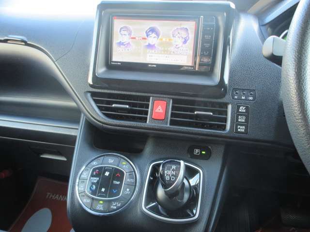 VOXY HYBRID
