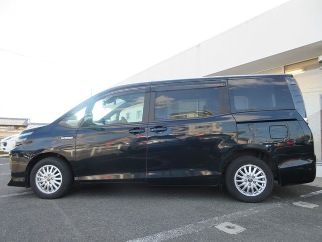VOXY HYBRID