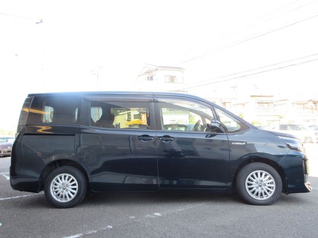 VOXY HYBRID