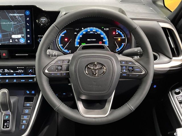 VOXY HYBRID