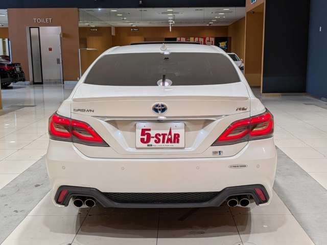CROWN sedan hybrid