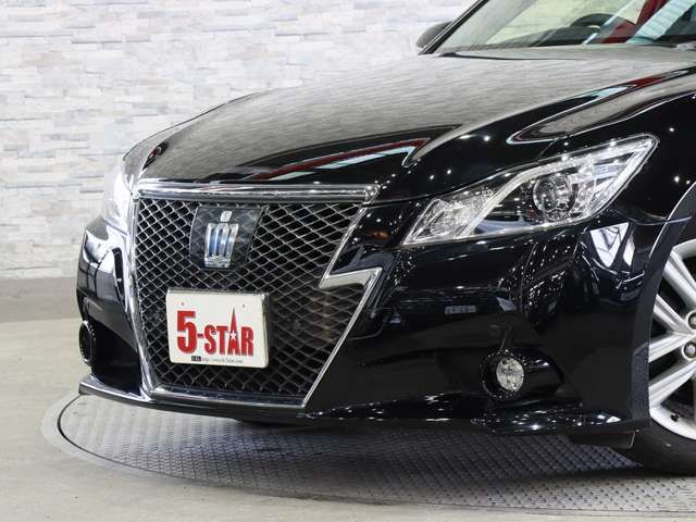 CROWN sedan hybrid