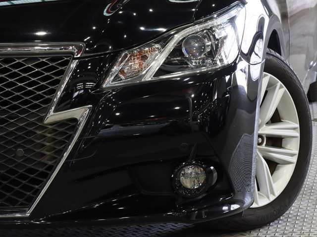 CROWN sedan hybrid