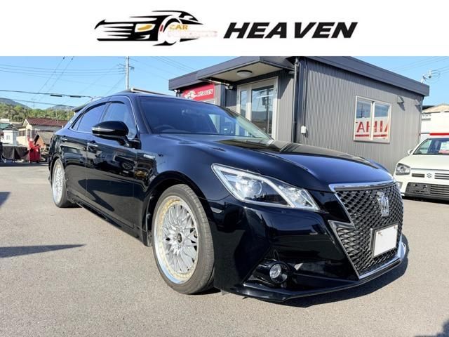 CROWN sedan hybrid