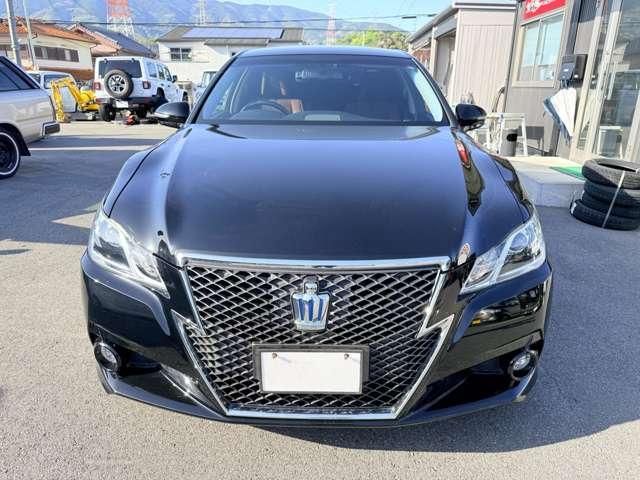 CROWN sedan hybrid
