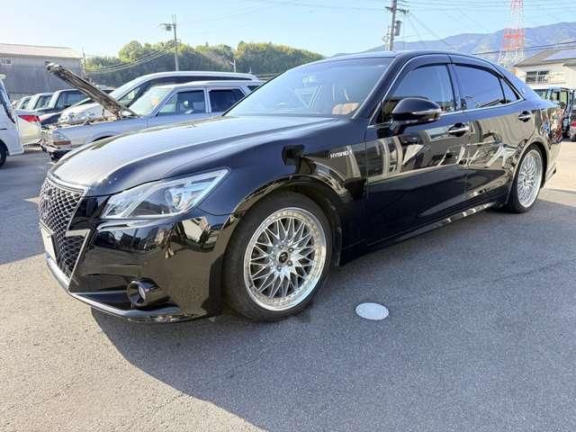 CROWN sedan hybrid