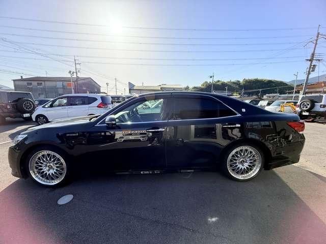 CROWN sedan hybrid