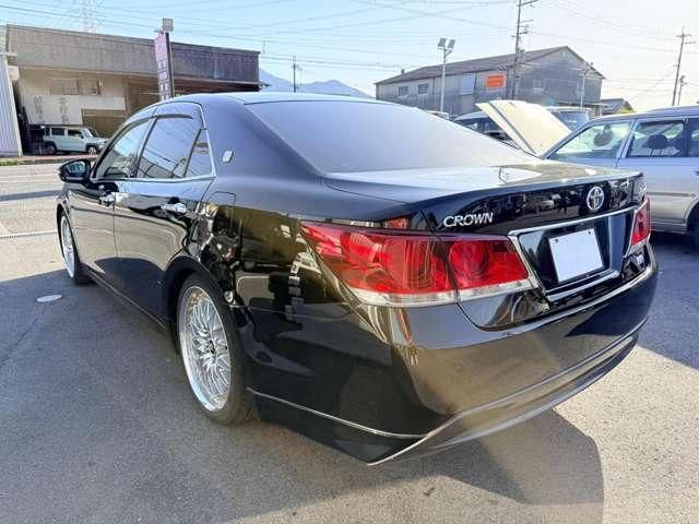 CROWN sedan hybrid
