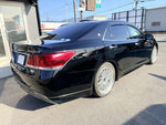 CROWN sedan hybrid
