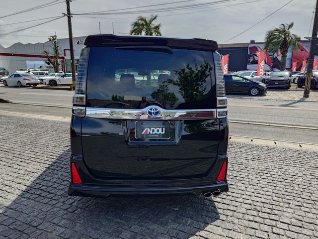 VOXY HYBRID
