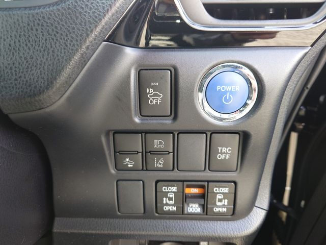 VOXY HYBRID