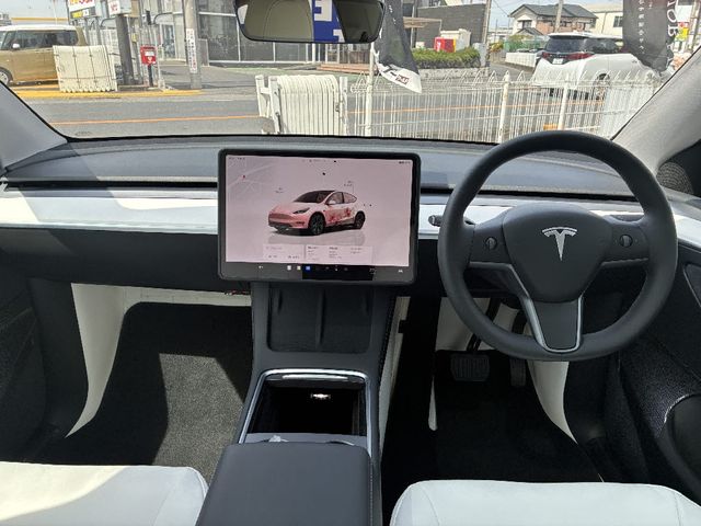 TESLA MODEL Y