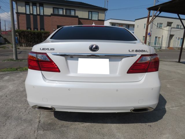 LEXUS LS600hL