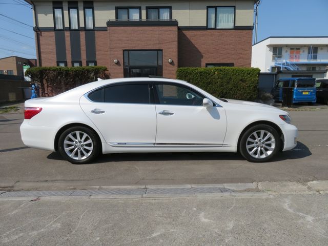 LEXUS LS600hL