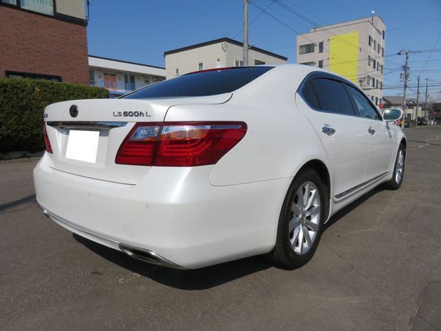 LEXUS LS600hL