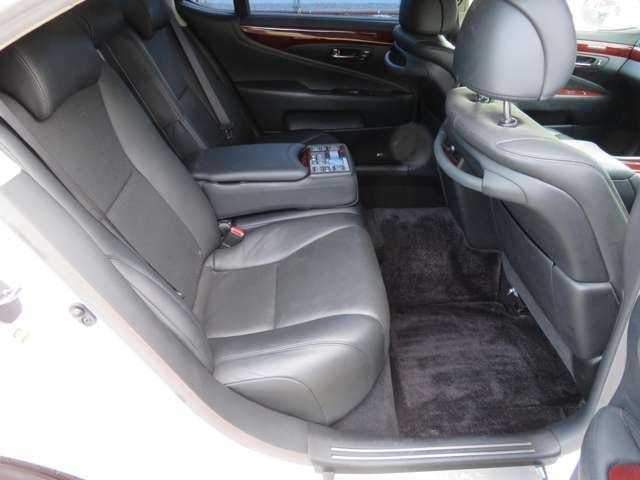 LEXUS LS600hL