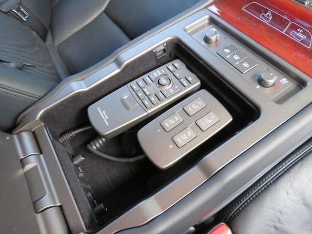 LEXUS LS600hL